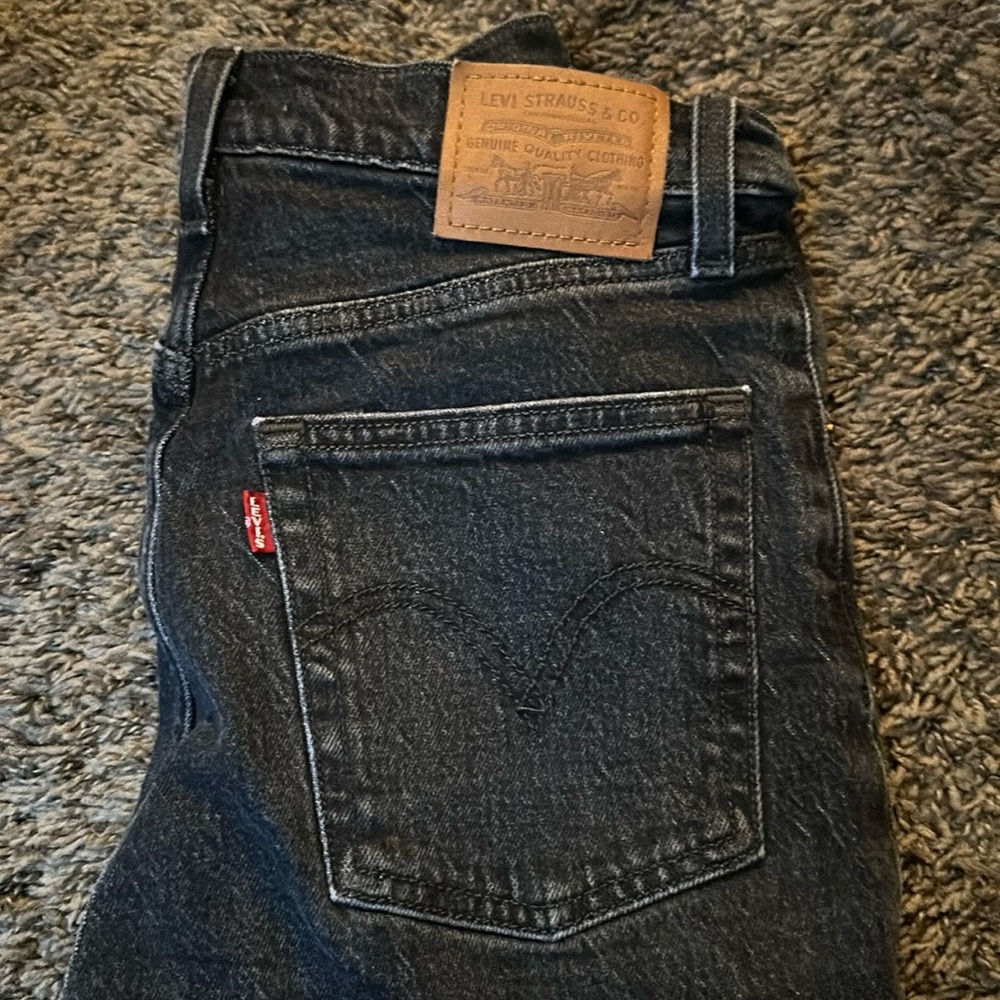 COPY - LEVI Ribcage Straight black Jean